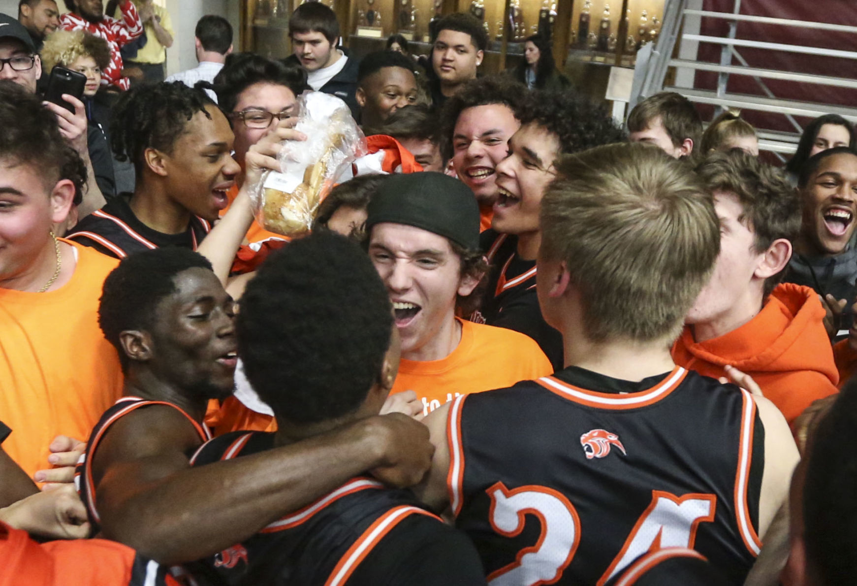 030320-qc-spt-ut-hoops-12.JPG